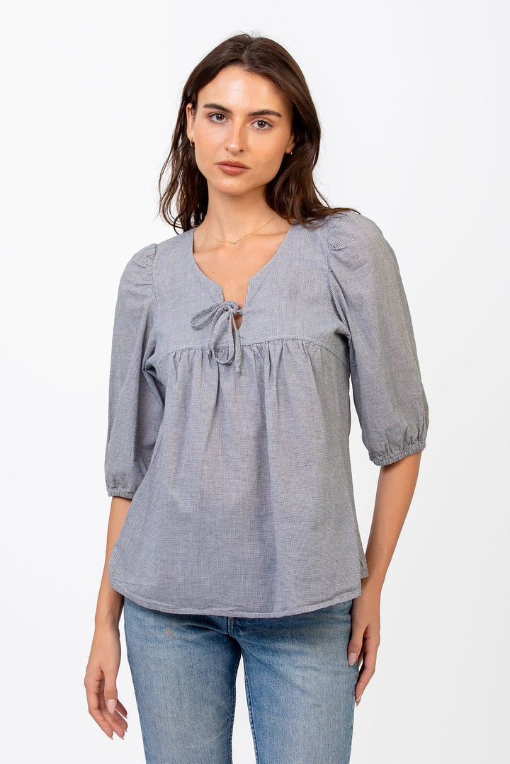 Cameo Clothing Line Betty blouse, stylish shirt with a relaxed fit and floral pattern, ideal for casual and office wear.